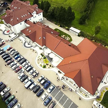 Bialy Dwor Bed & Breakfast Rychwal Exterior foto