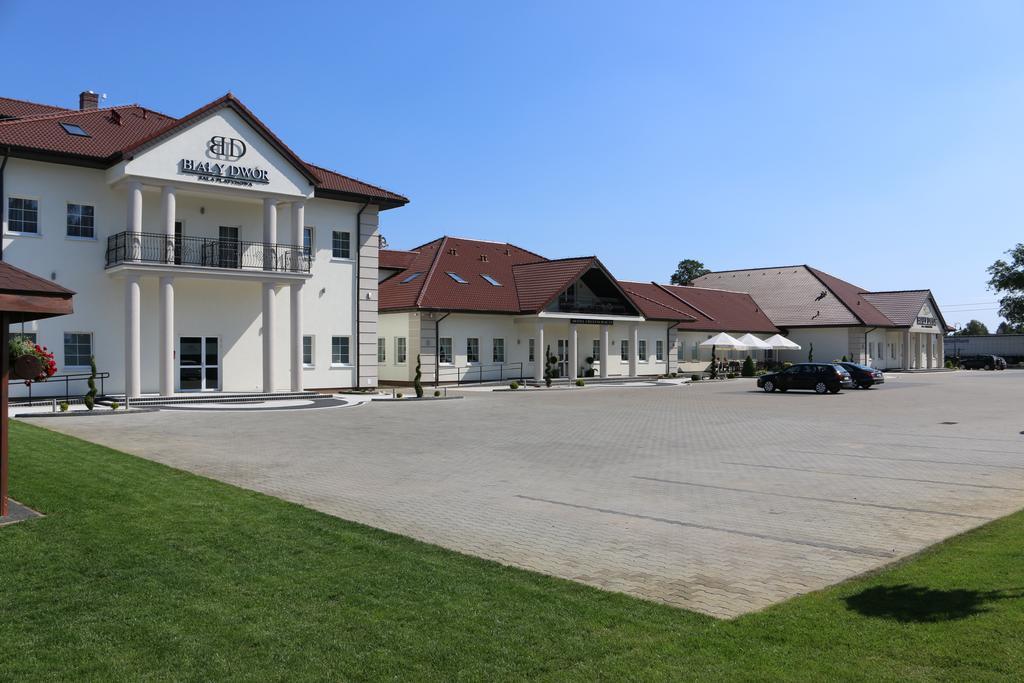 Bialy Dwor Bed & Breakfast Rychwal Exterior foto