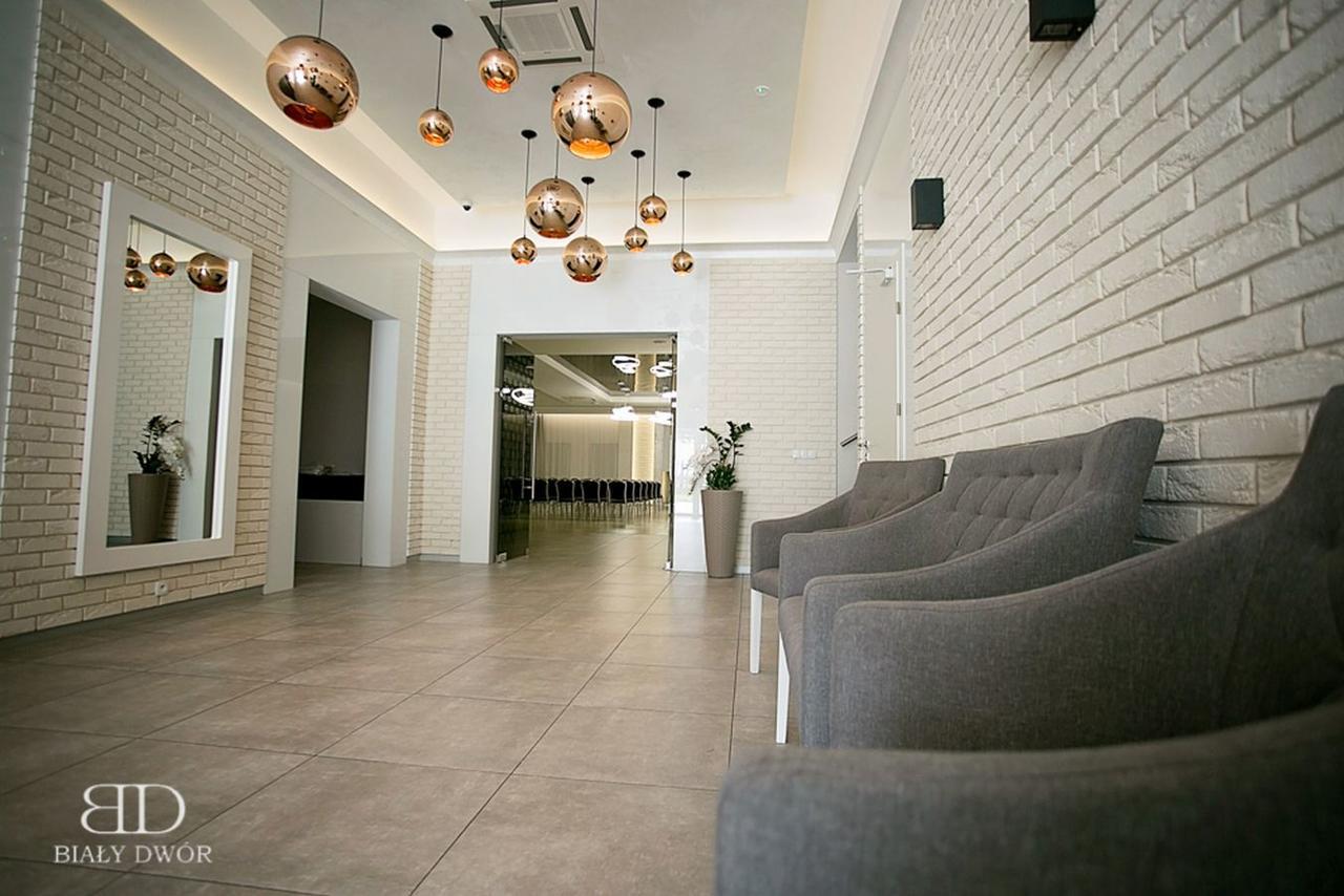 Bialy Dwor Bed & Breakfast Rychwal Exterior foto