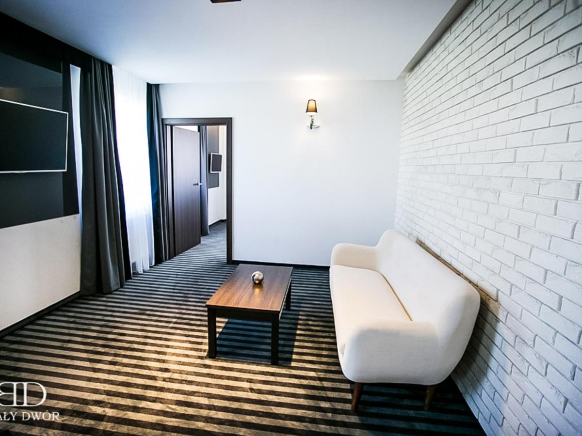 Bialy Dwor Bed & Breakfast Rychwal Exterior foto