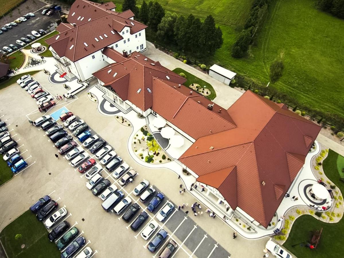 Bialy Dwor Bed & Breakfast Rychwal Exterior foto