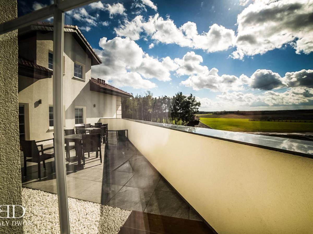 Bialy Dwor Bed & Breakfast Rychwal Exterior foto