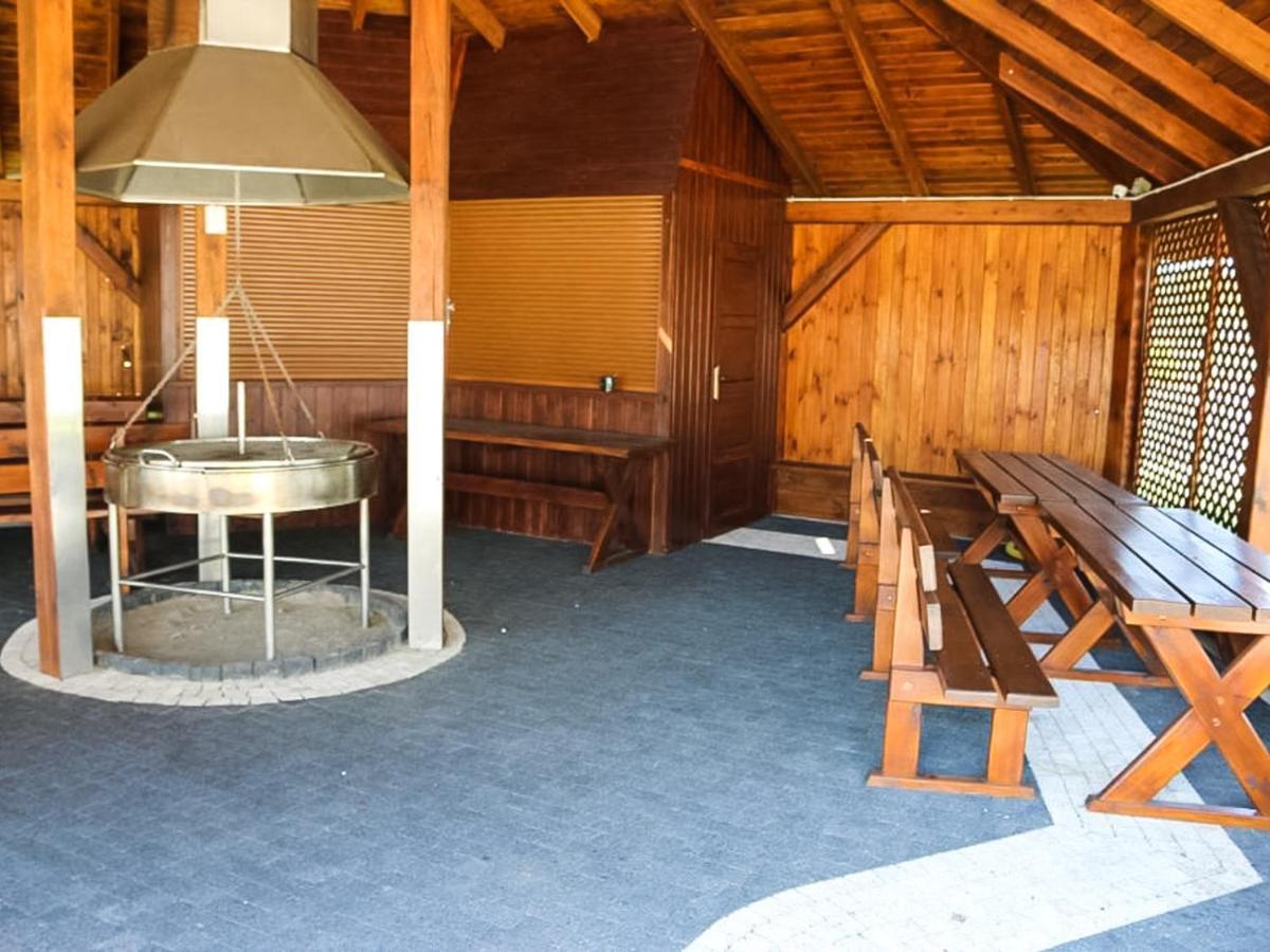 Bialy Dwor Bed & Breakfast Rychwal Exterior foto