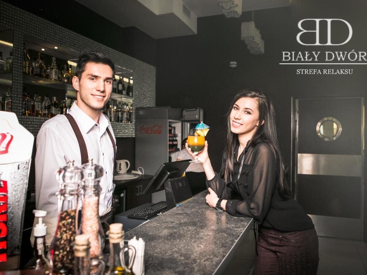 Bialy Dwor Bed & Breakfast Rychwal Exterior foto